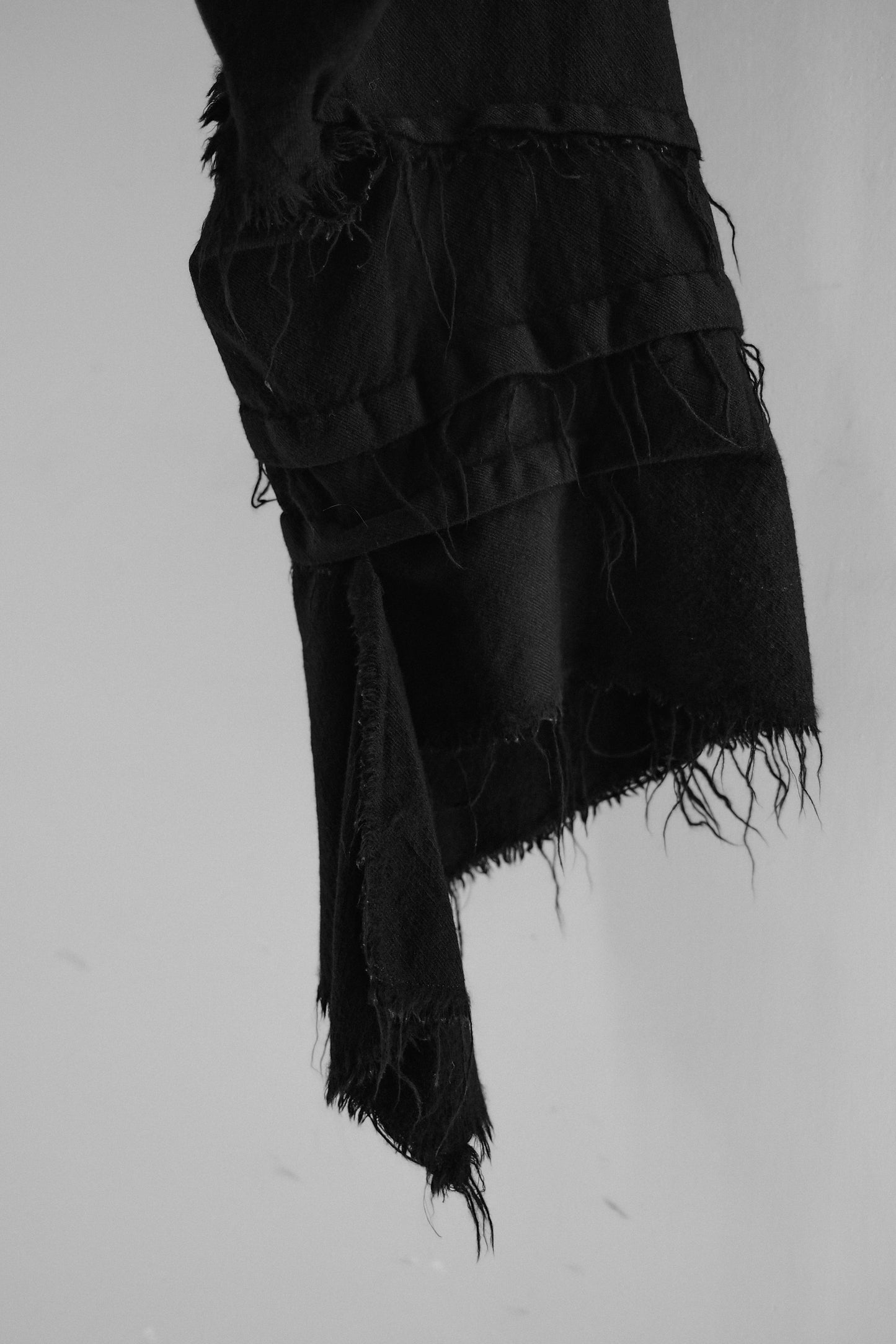 COMME des GARÇONS TAO F/W2008 - Frayed Buckle Cropeed Pants