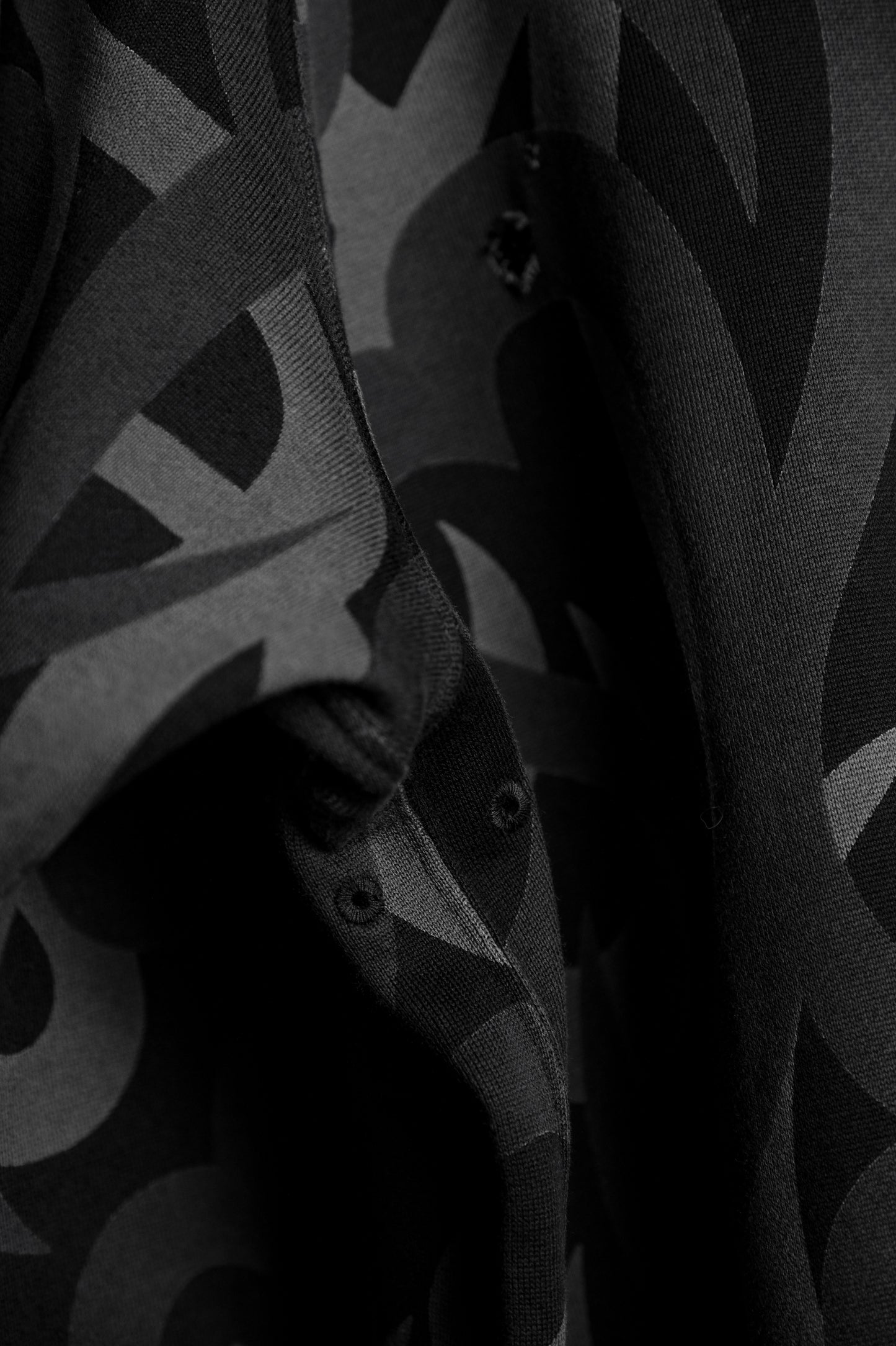 Number (N)ine F/W2004 “Give Peace a Chance” - Tribal Heart Camo Sweatshirt