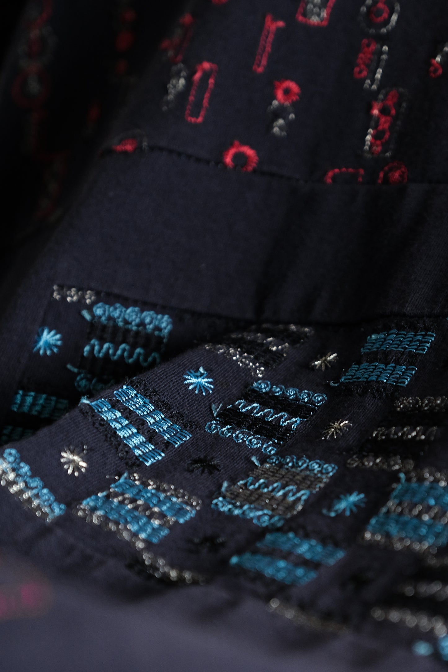 COMME des GARÇONS HOMME A/W2002 田中啓一時期 - Embroidered L/S Top