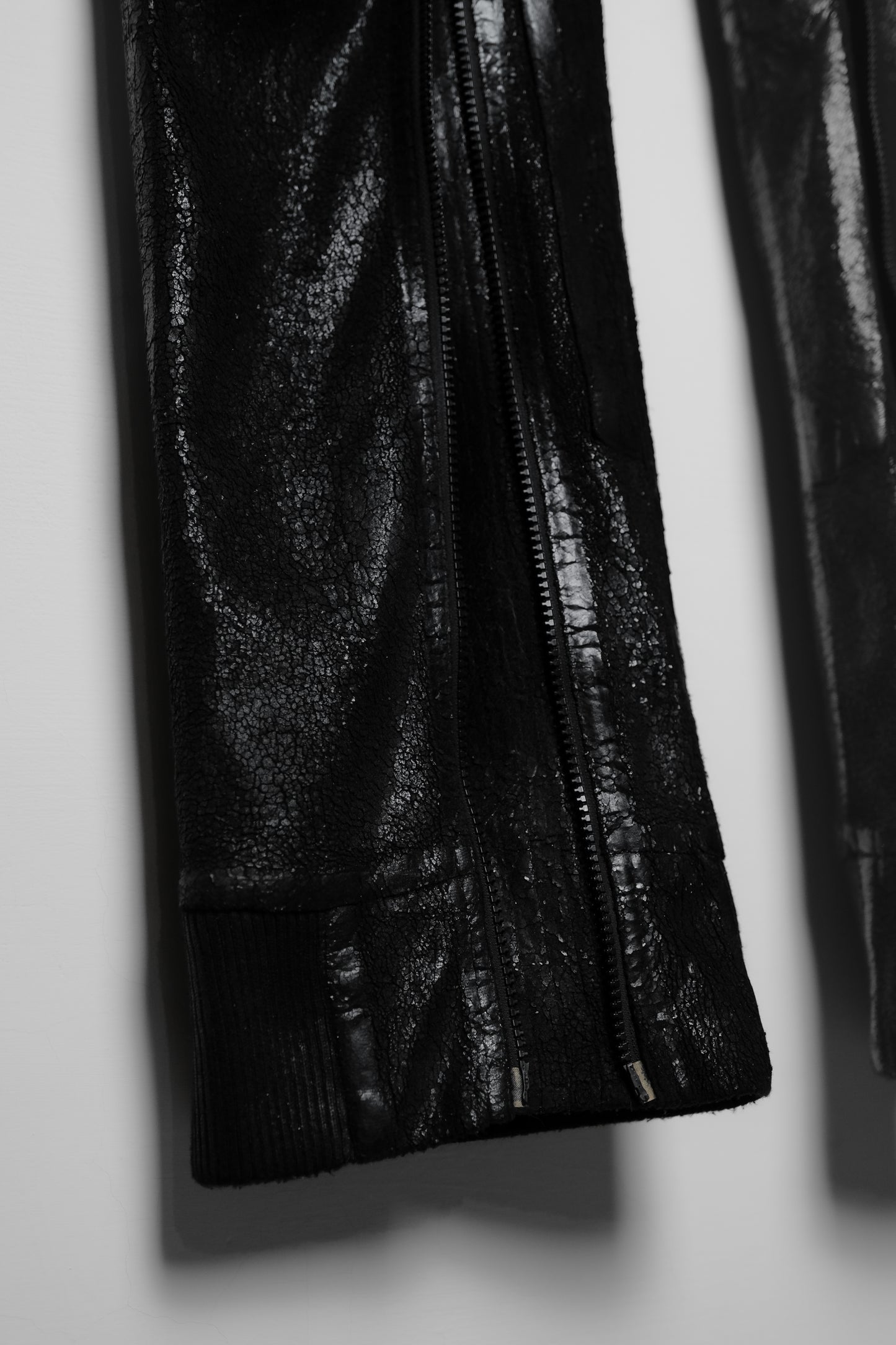 ABAHOUSE 2000s - Cracked Coated Gimmick Cargo Pants