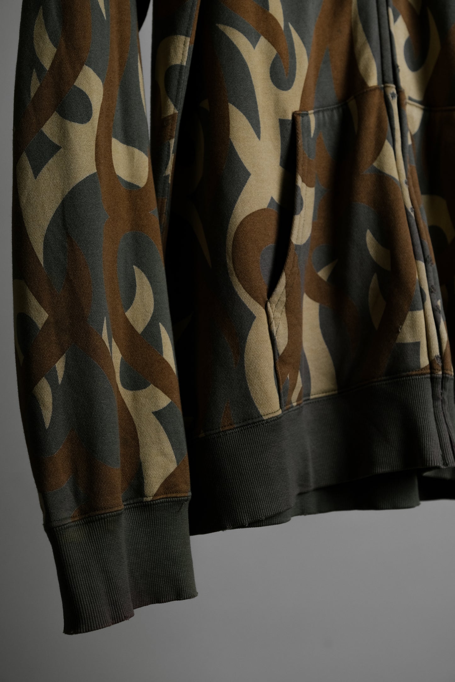 Number (N)ine F/W2004 “Give Peace A Chance” - Tribal Heart Camo Zip-up Hoodie