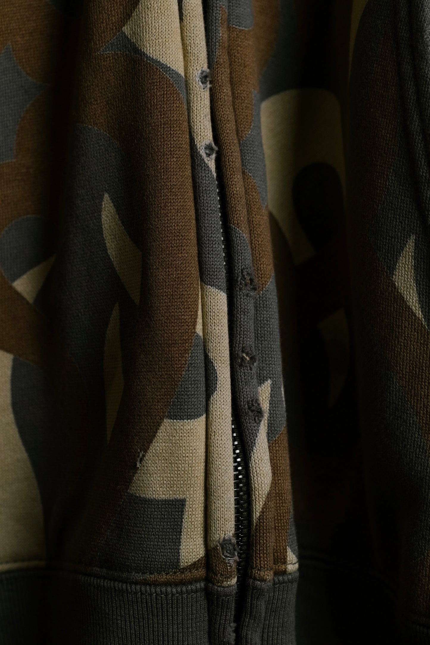 Number (N)ine F/W2004 “Give Peace A Chance” - Tribal Heart Camo Zip-up Hoodie