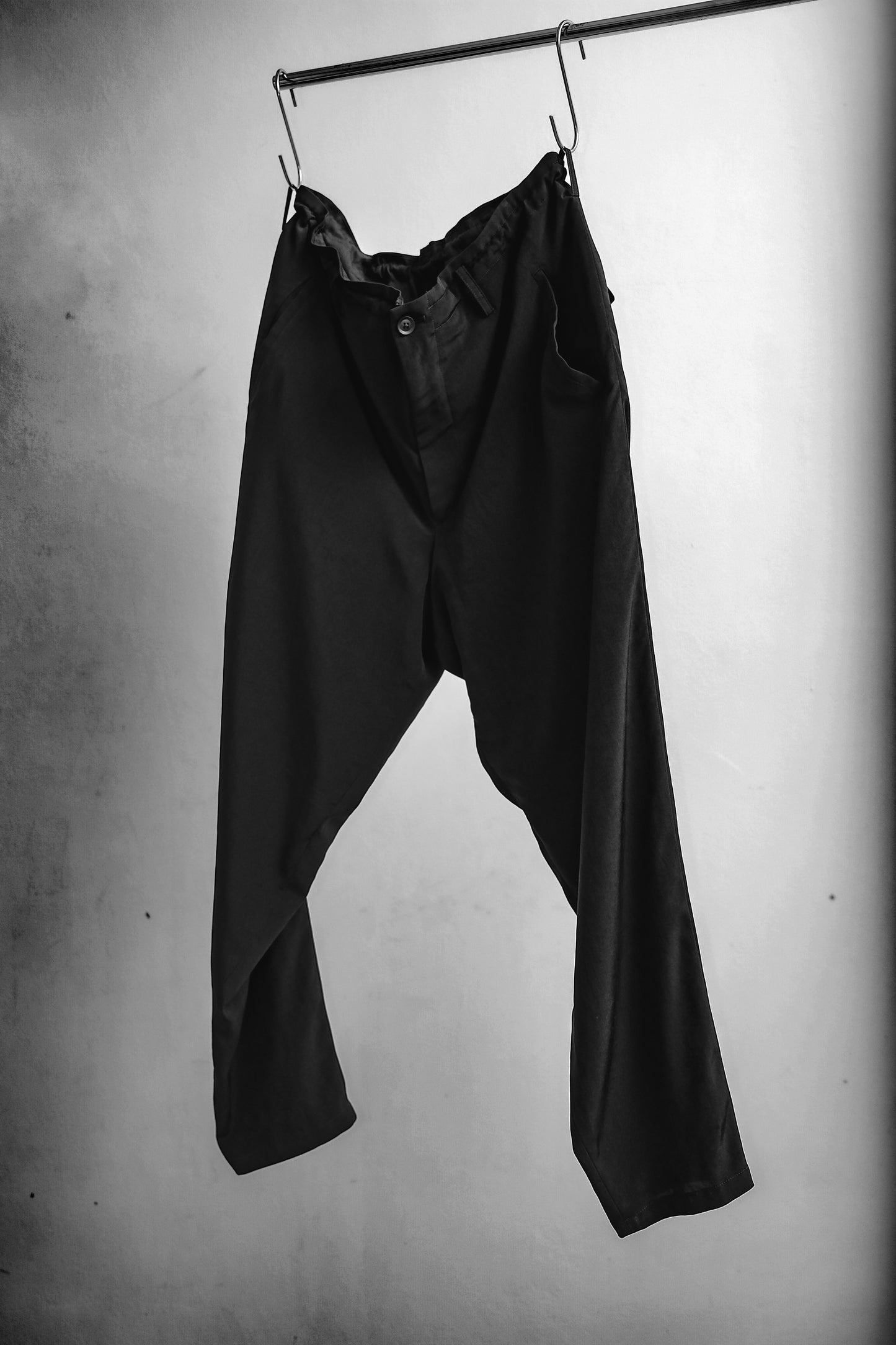 Yohji Yamamoto POUR HOMME S/S2024 - Tapered-Leg Cropped Trousers