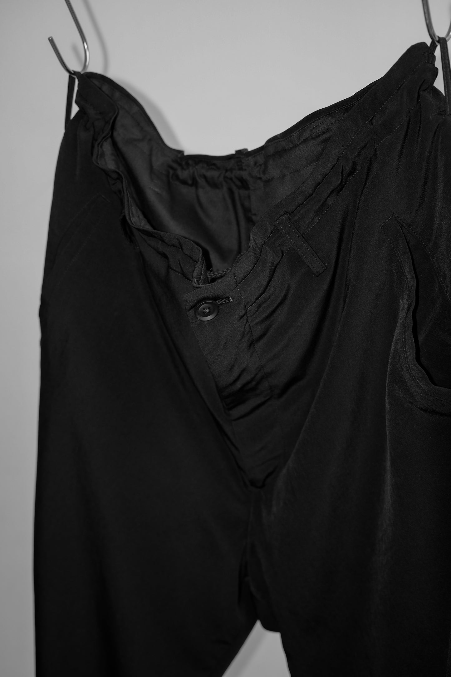 Yohji Yamamoto POUR HOMME S/S2024 - Tapered-Leg Cropped Trousers