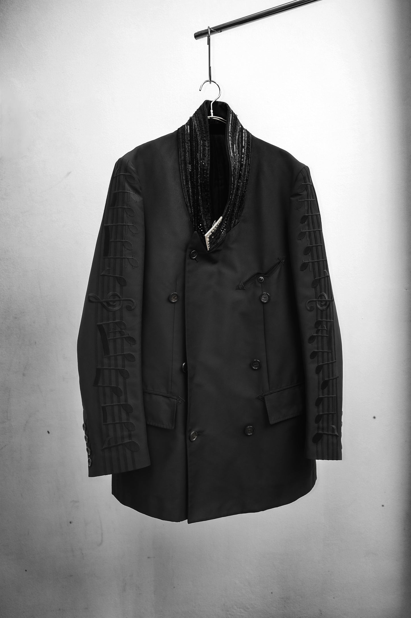 TAKAHIROMIYASHITA TheSoloist. S/S2018 “Femme Fatale Fellow” - Musical Note Embroidered Coat