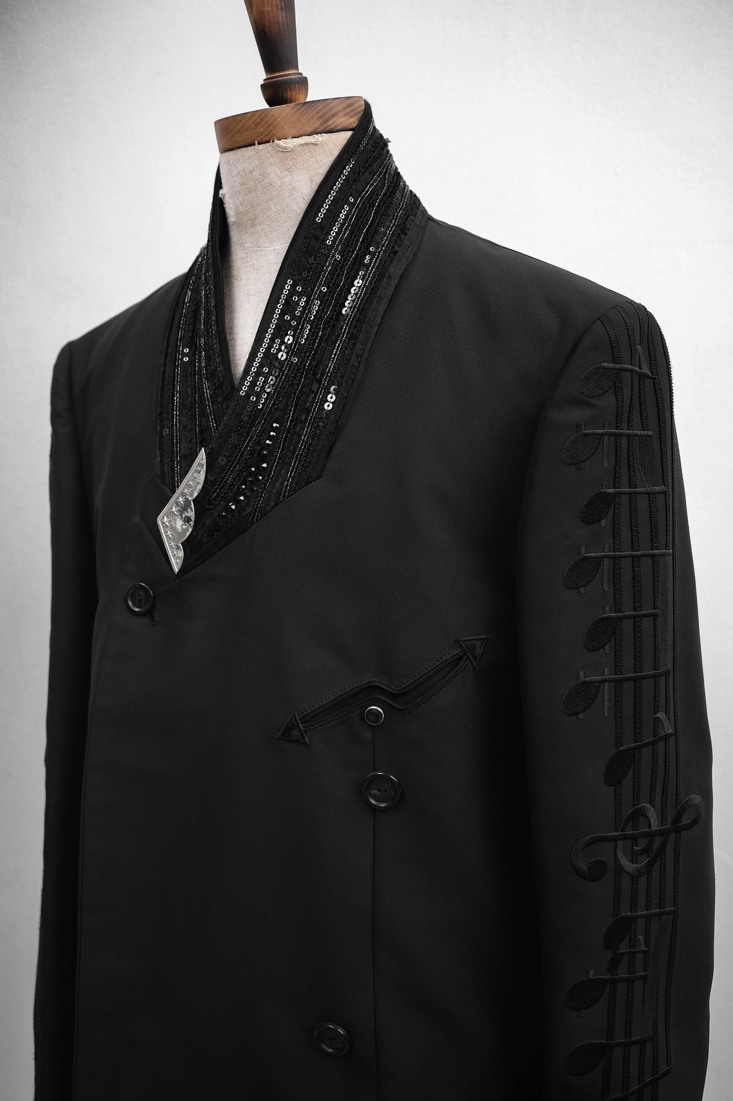 TAKAHIROMIYASHITA TheSoloist. S/S2018 “Femme Fatale Fellow” - Musical Note Embroidered Coat