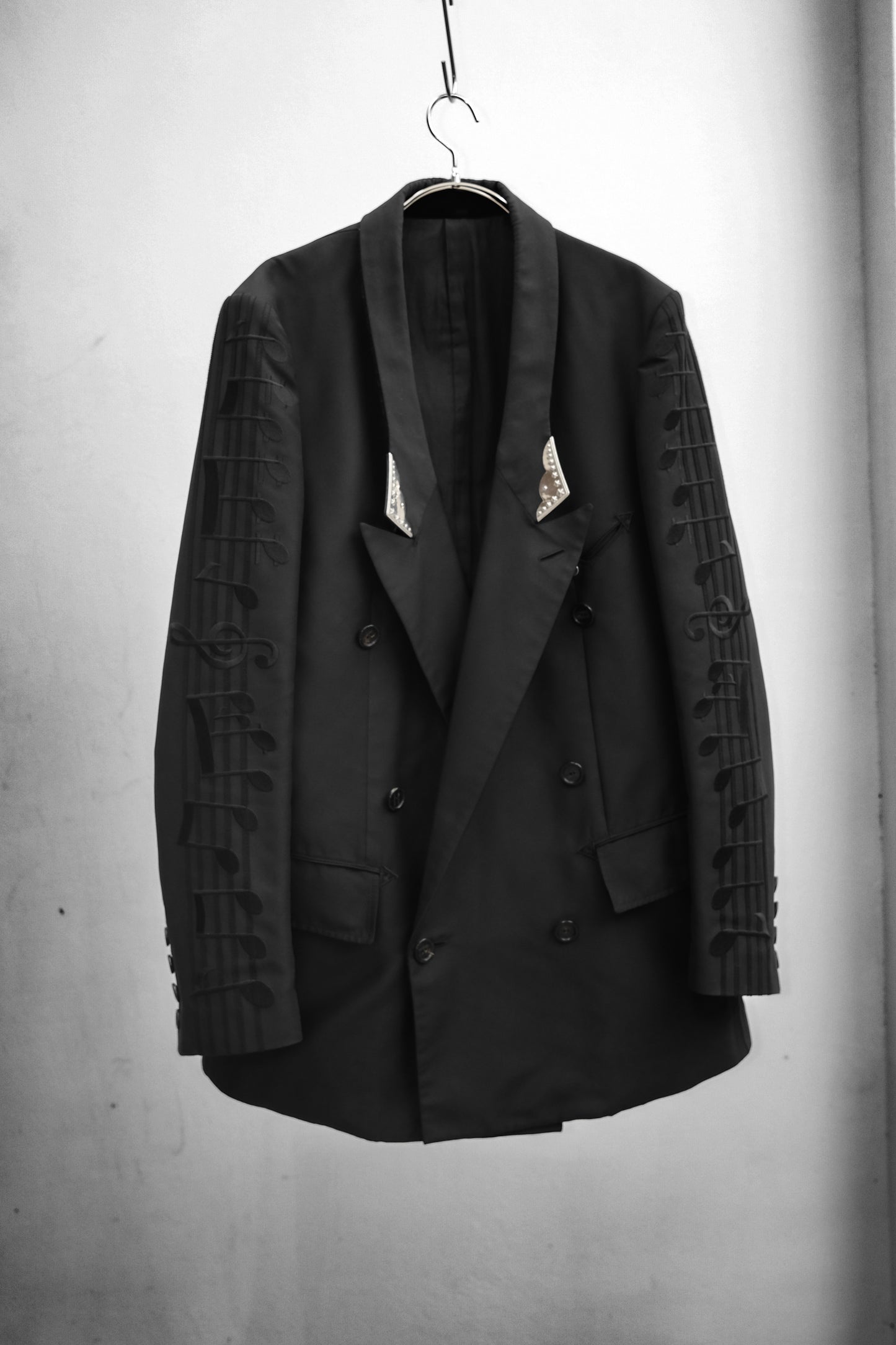 TAKAHIROMIYASHITA TheSoloist. S/S2018 “Femme Fatale Fellow” - Musical Note Embroidered Coat