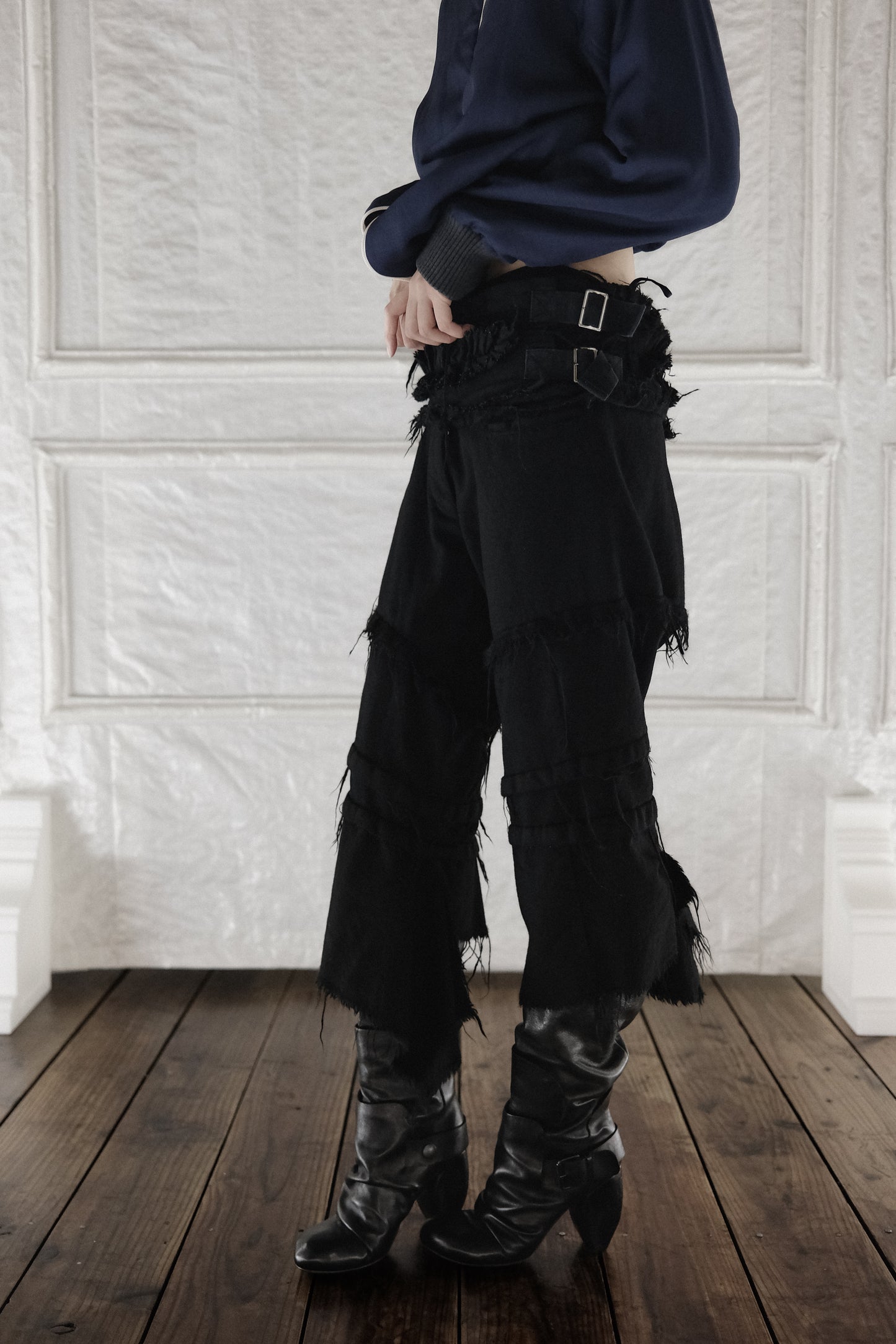 COMME des GARÇONS TAO F/W2008 - Frayed Buckle Cropeed Pants