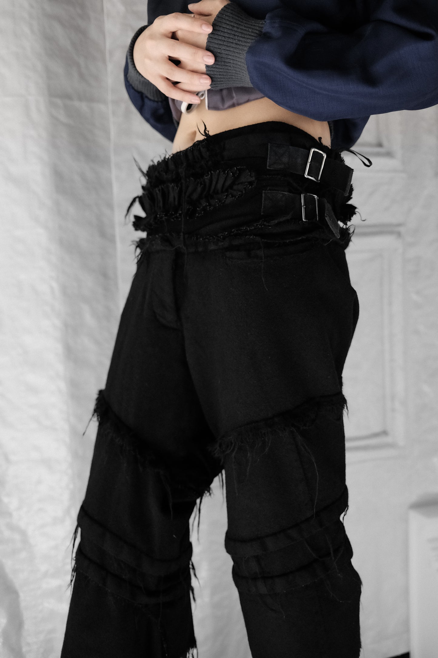 COMME des GARÇONS TAO F/W2008 - Frayed Buckle Cropeed Pants
