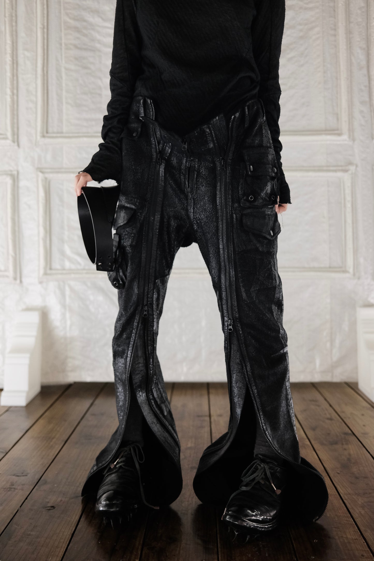 ABAHOUSE 2000s - Cracked Coated Gimmick Cargo Pants