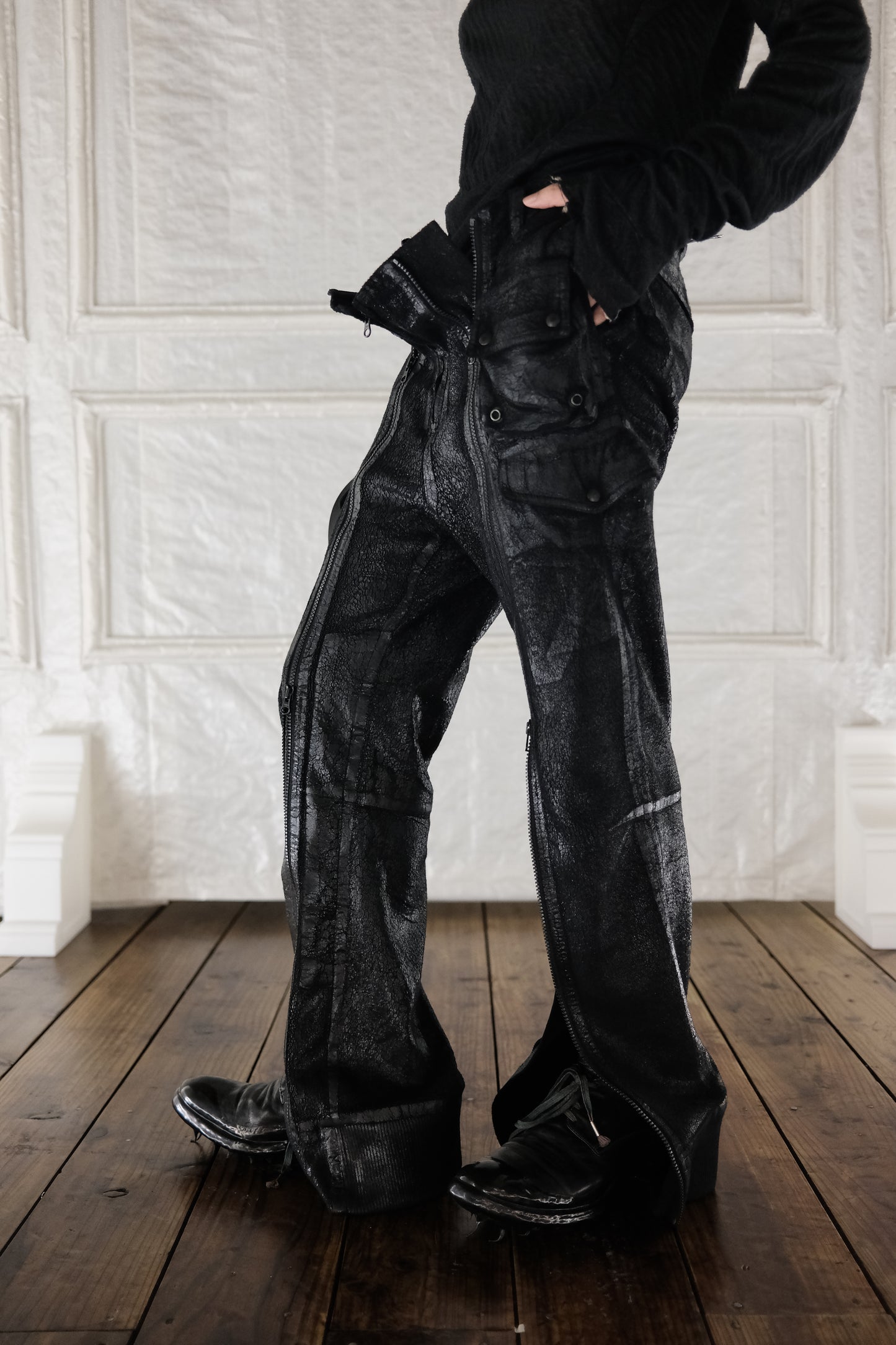 ABAHOUSE 2000s - Cracked Coated Gimmick Cargo Pants