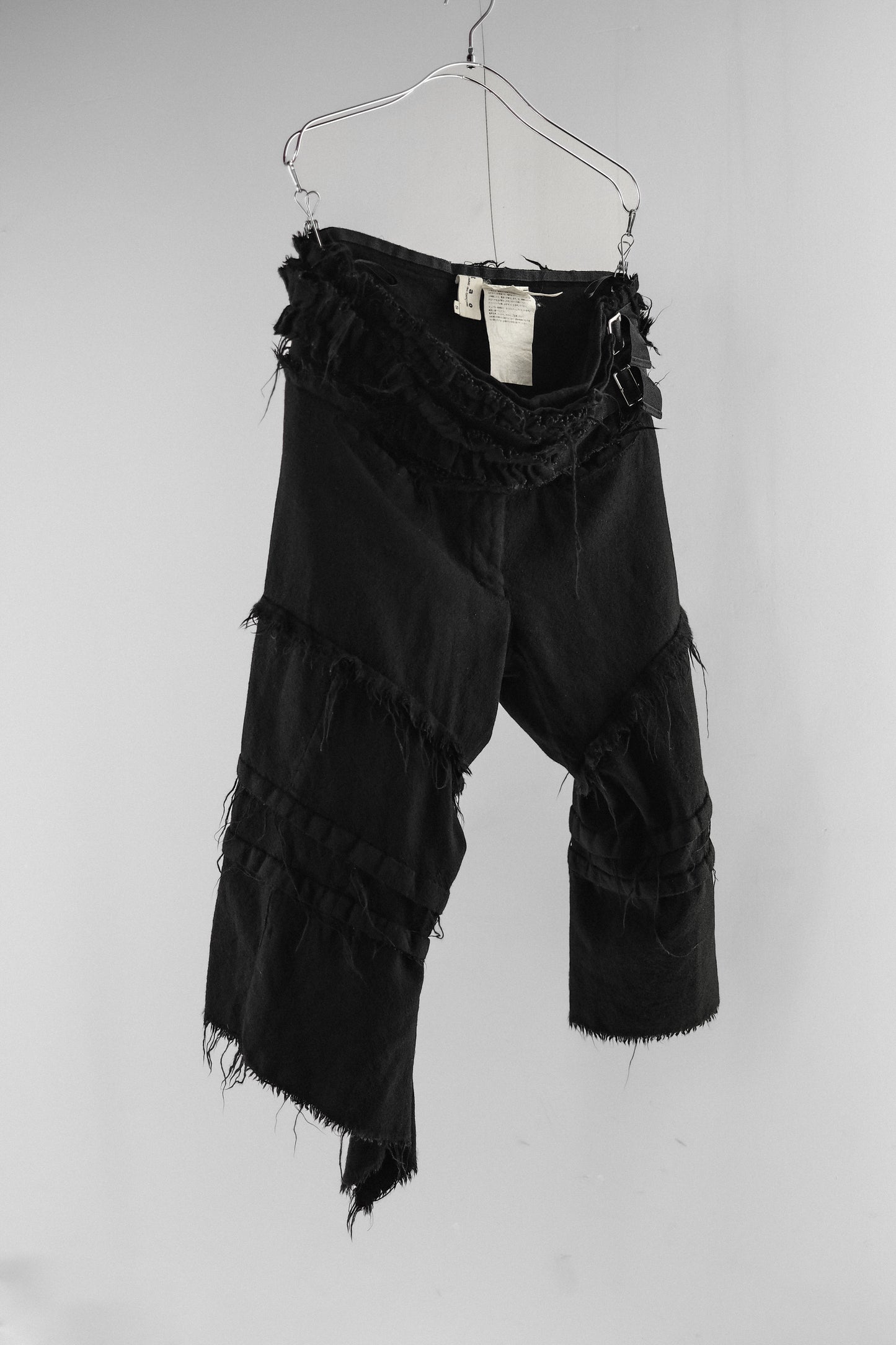 COMME des GARÇONS TAO F/W2008 - Frayed Buckle Cropeed Pants