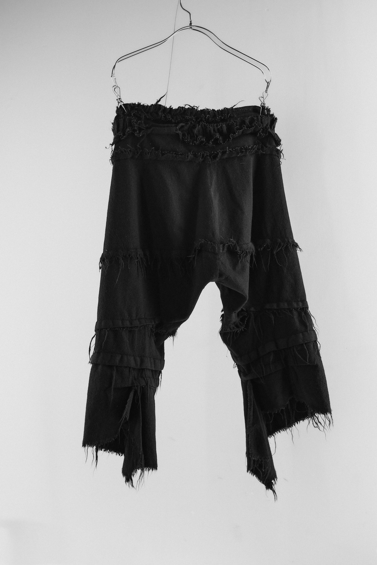 COMME des GARÇONS TAO F/W2008 - Frayed Buckle Cropeed Pants