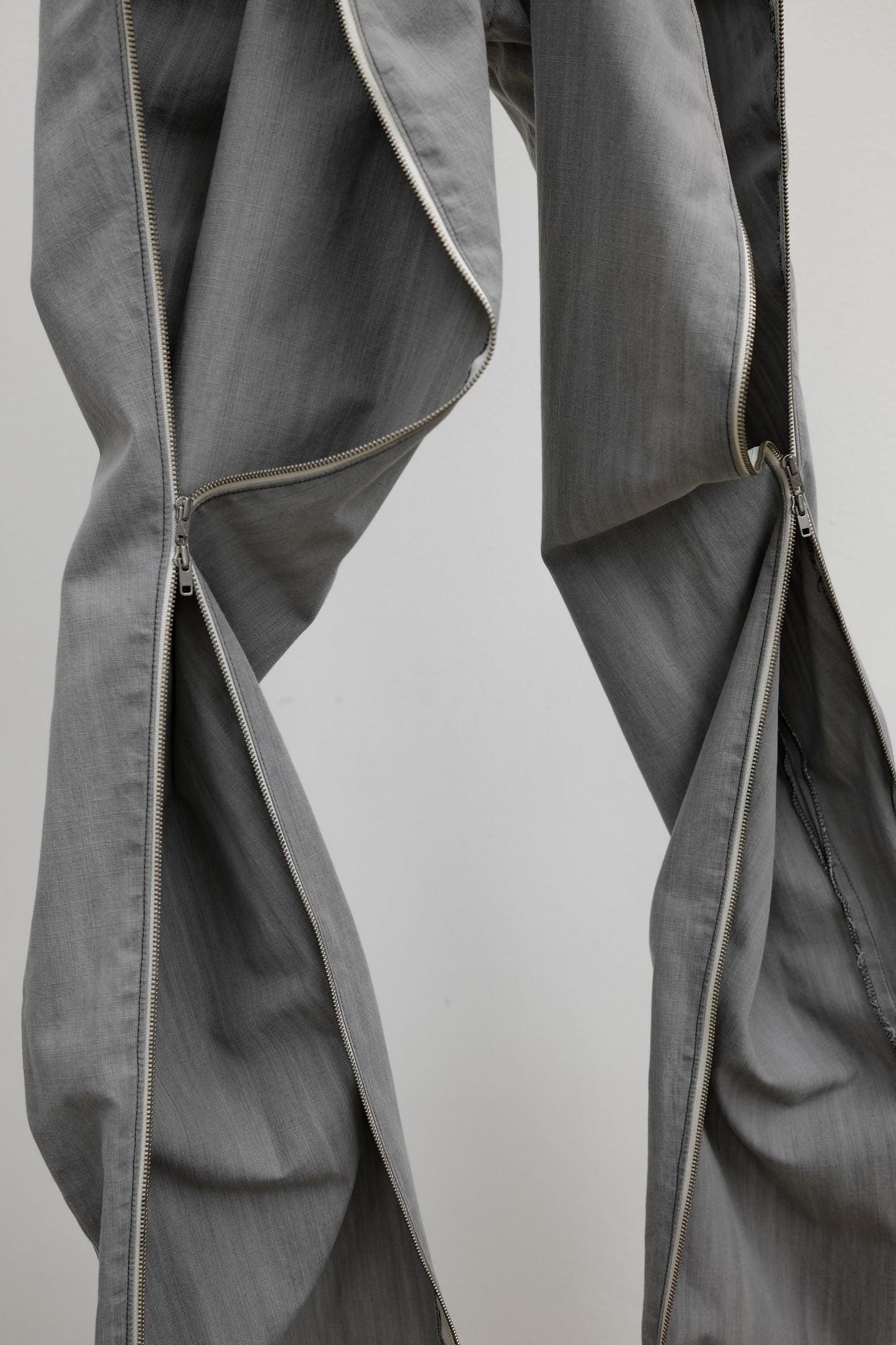 Nozomi Ishiguro S/S2009 Haute Couture - Banana Zip Pants