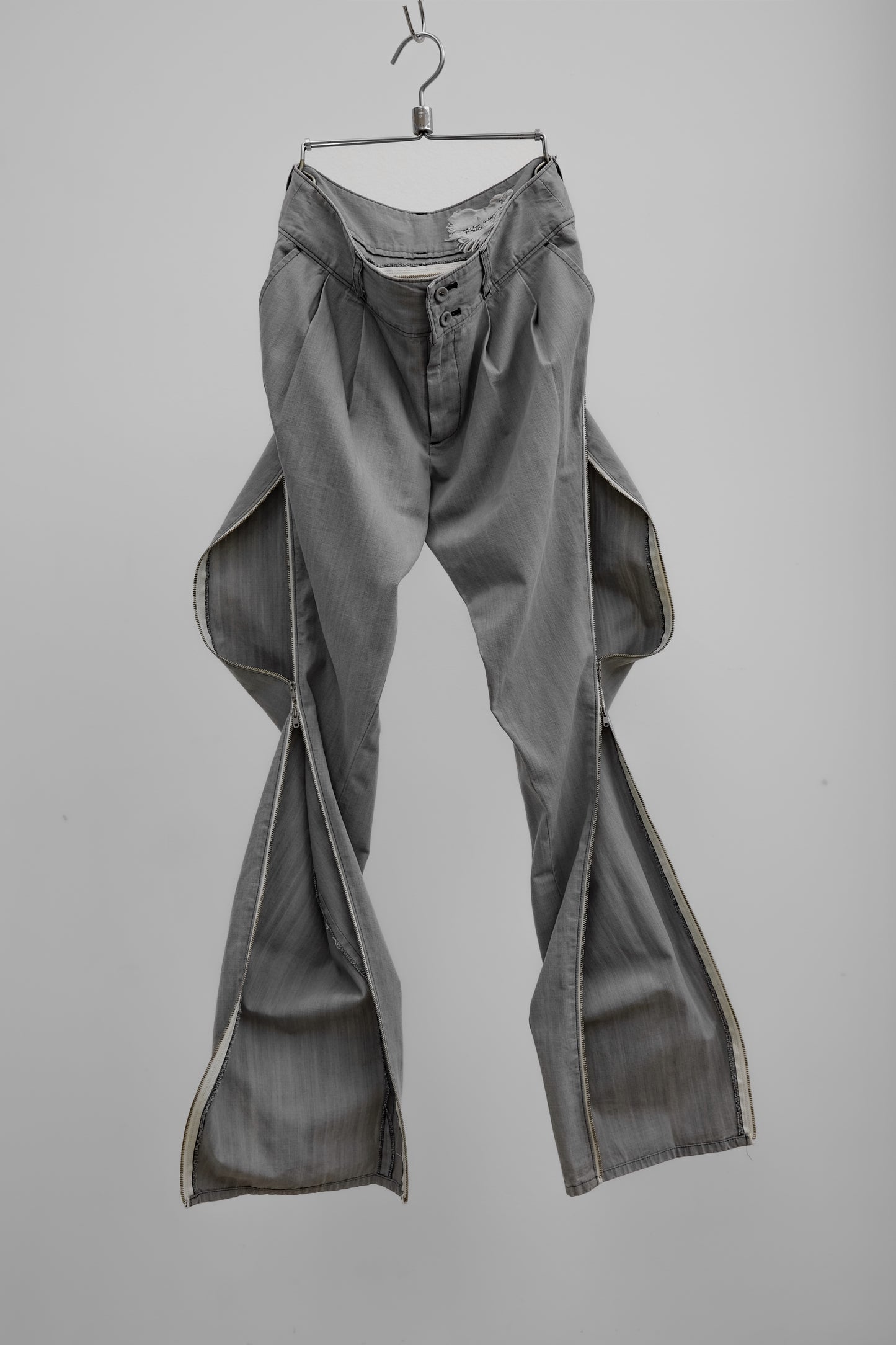 Nozomi Ishiguro S/S2009 Haute Couture - Banana Zip Pants